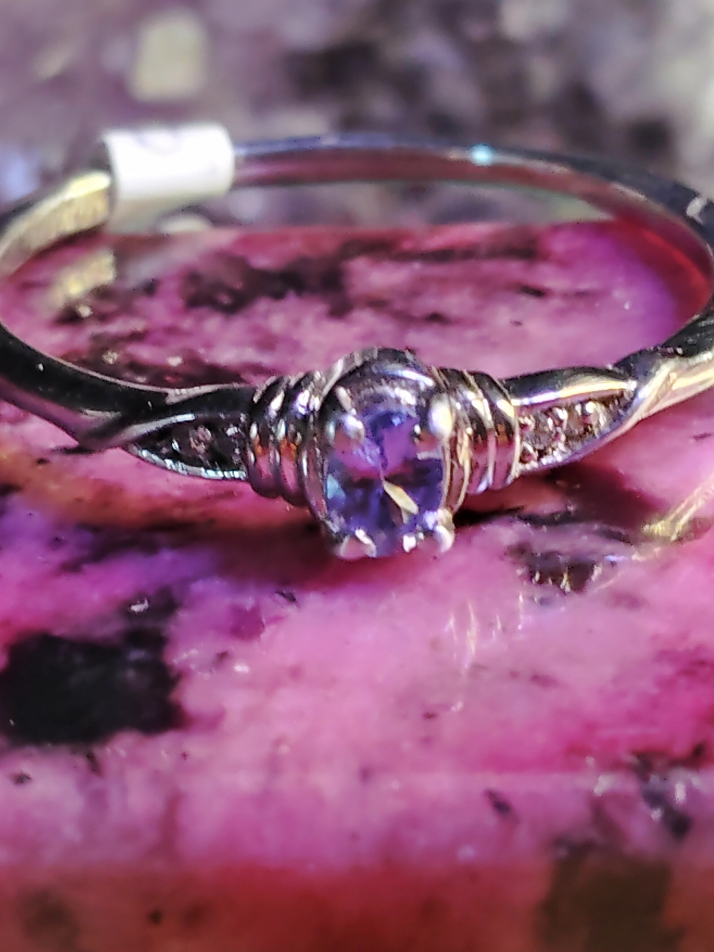 TANZANITE AND ZIRCON, SOLID STERLING SILVER, TWIST  RING.   SIZE 10